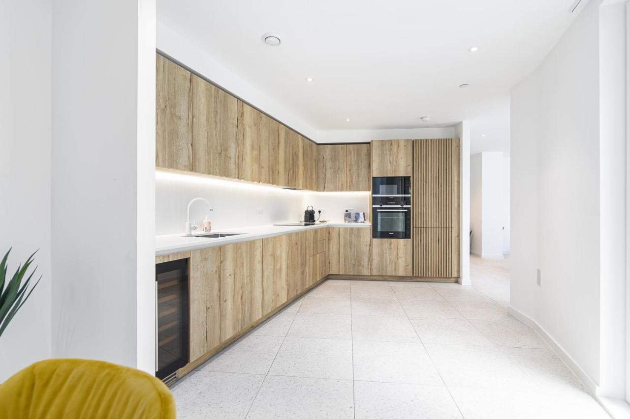 Luxury Spacious Flat With Communal Gardens And Parking London Exterior photo