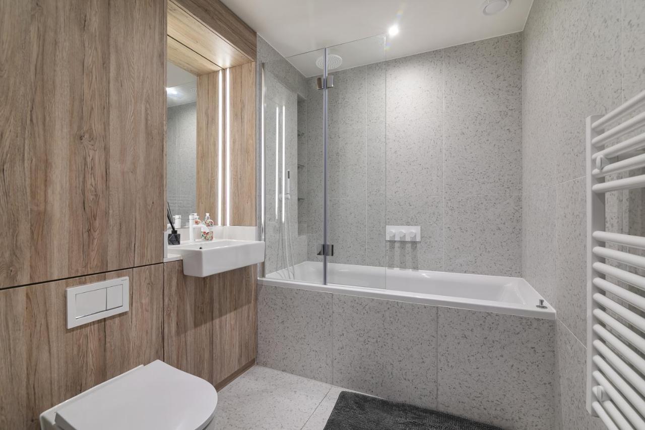 Luxury Spacious Flat With Communal Gardens And Parking London Exterior photo