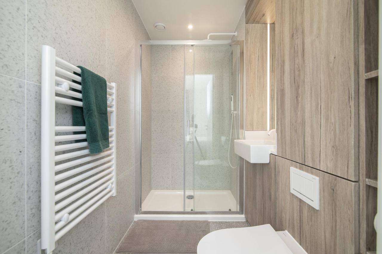 Luxury Spacious Flat With Communal Gardens And Parking London Exterior photo